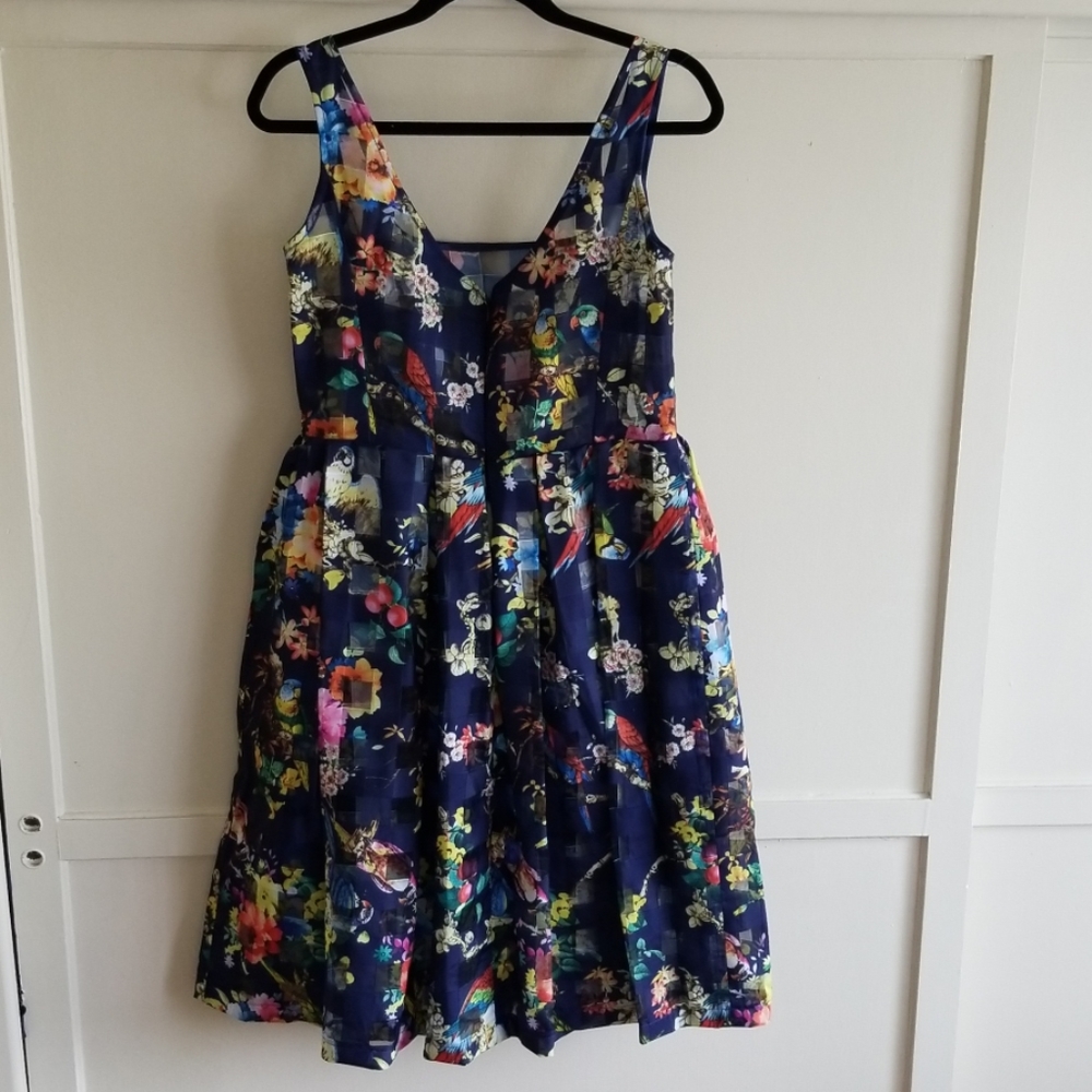 Dress - Picture 3 of 3